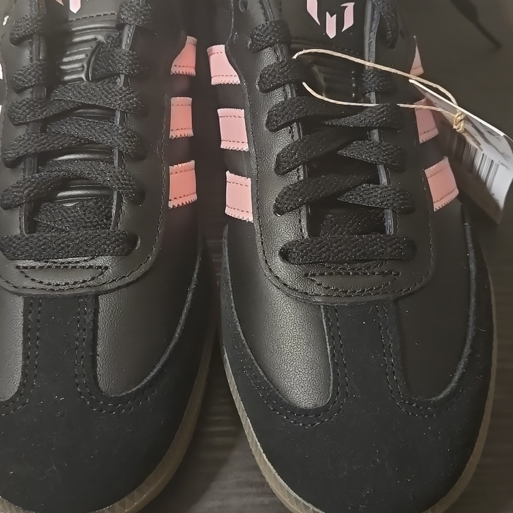Adidas Black and Pink Samba Messi Sneakers Size 8 NEW - Picture 4 of 8